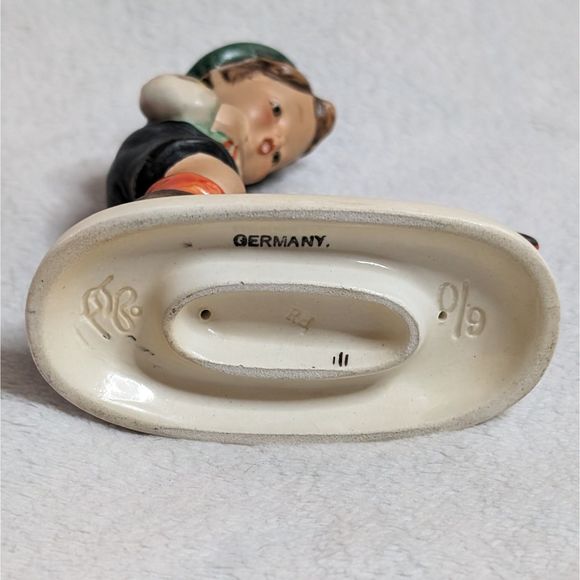 Antique M.J. Hummel Sensitive Hunter Figurine 6/0 Crown Mark Incised TMK-1 - Picture 3 of 3